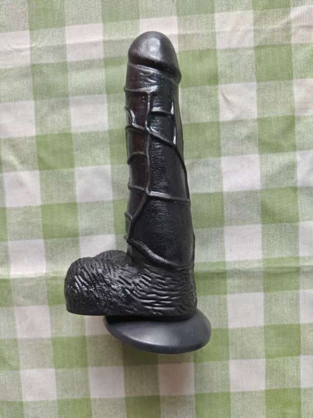 ديلدو أسود يدوي